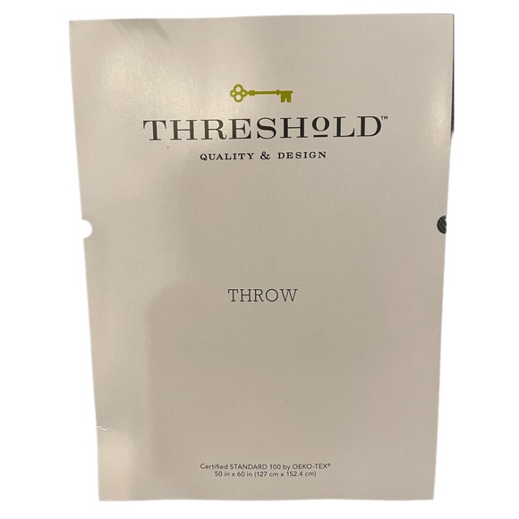 Faux fur throw blanket - Picture 2 of 5